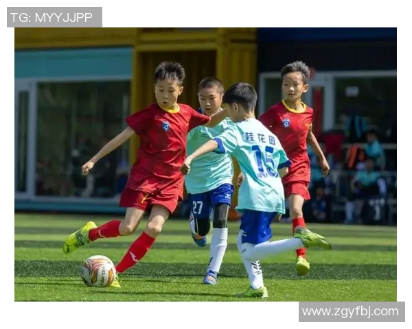 轻盈足球脚步舞动绿茵场展现青春活力与激情的完美结合 轻盈足球脚步舞动绿茵场展现青春活力与激情的完美结合